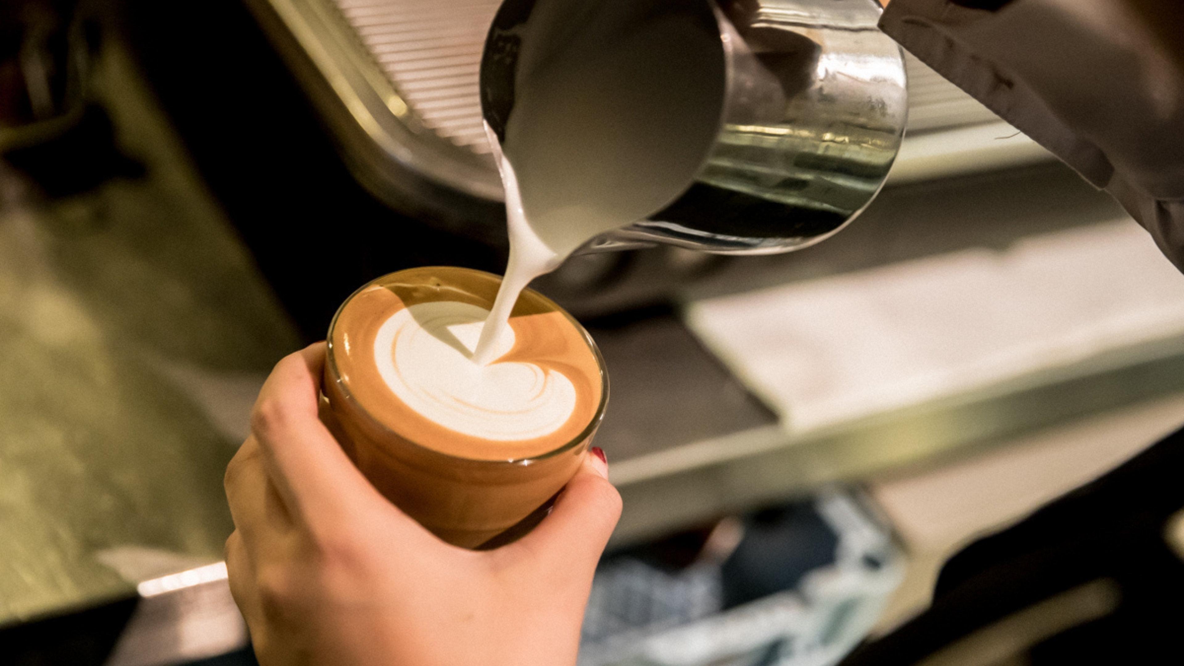 Hotel Intercontinental Sydney By Ihg Exterior foto A barista prepares a latte